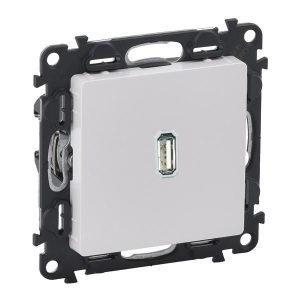 Розетка USB за зареждане тип C 1.5A 7.5W цвят Бял Valena Life Legrand